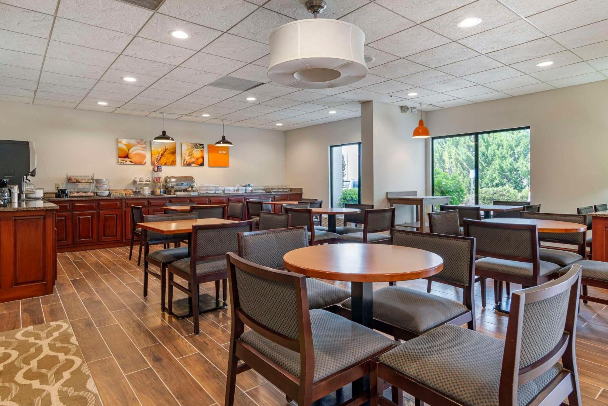 Comfort Inn & Suites Dahlonega University Area Ngoại thất bức ảnh