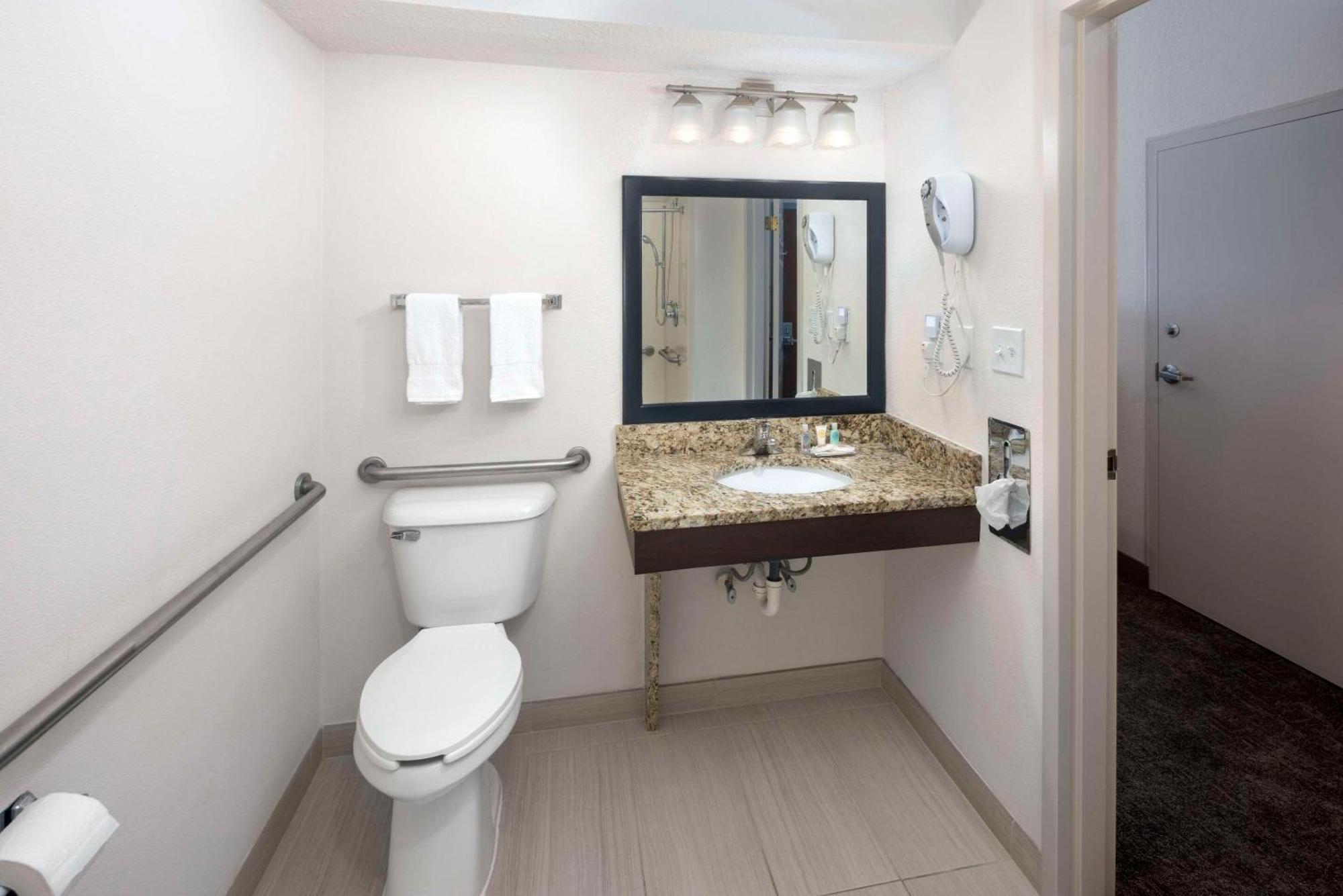 Comfort Inn & Suites Dahlonega University Area Ngoại thất bức ảnh