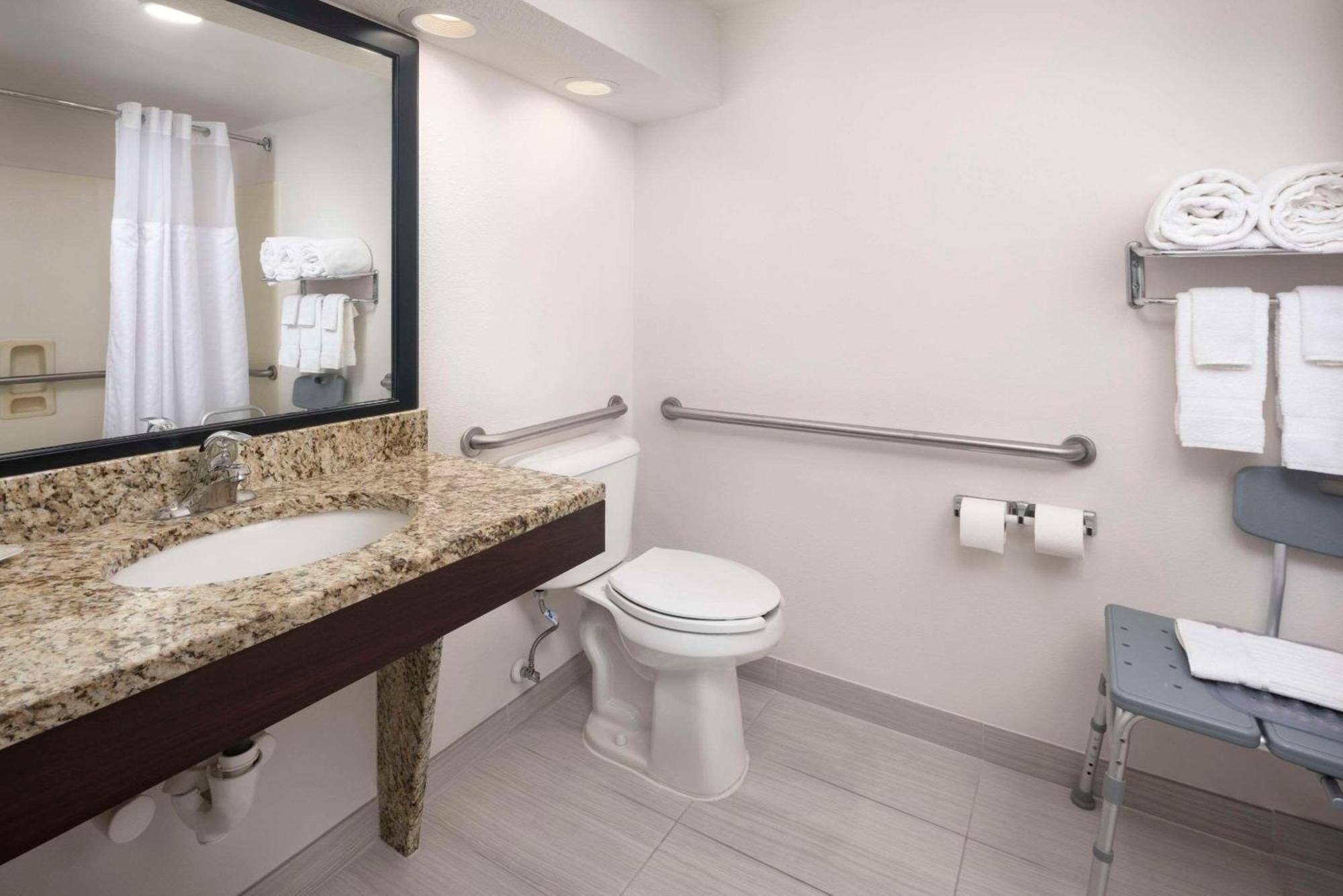 Comfort Inn & Suites Dahlonega University Area Ngoại thất bức ảnh