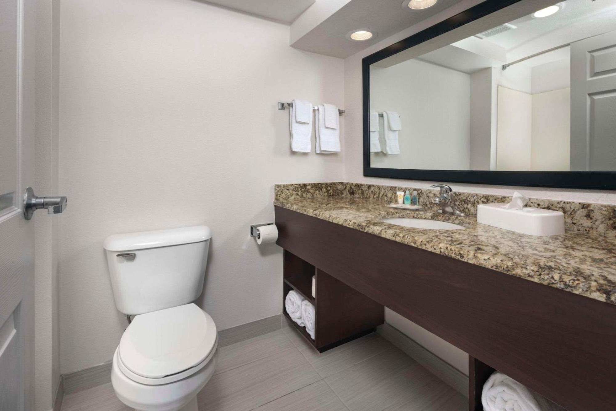 Comfort Inn & Suites Dahlonega University Area Ngoại thất bức ảnh