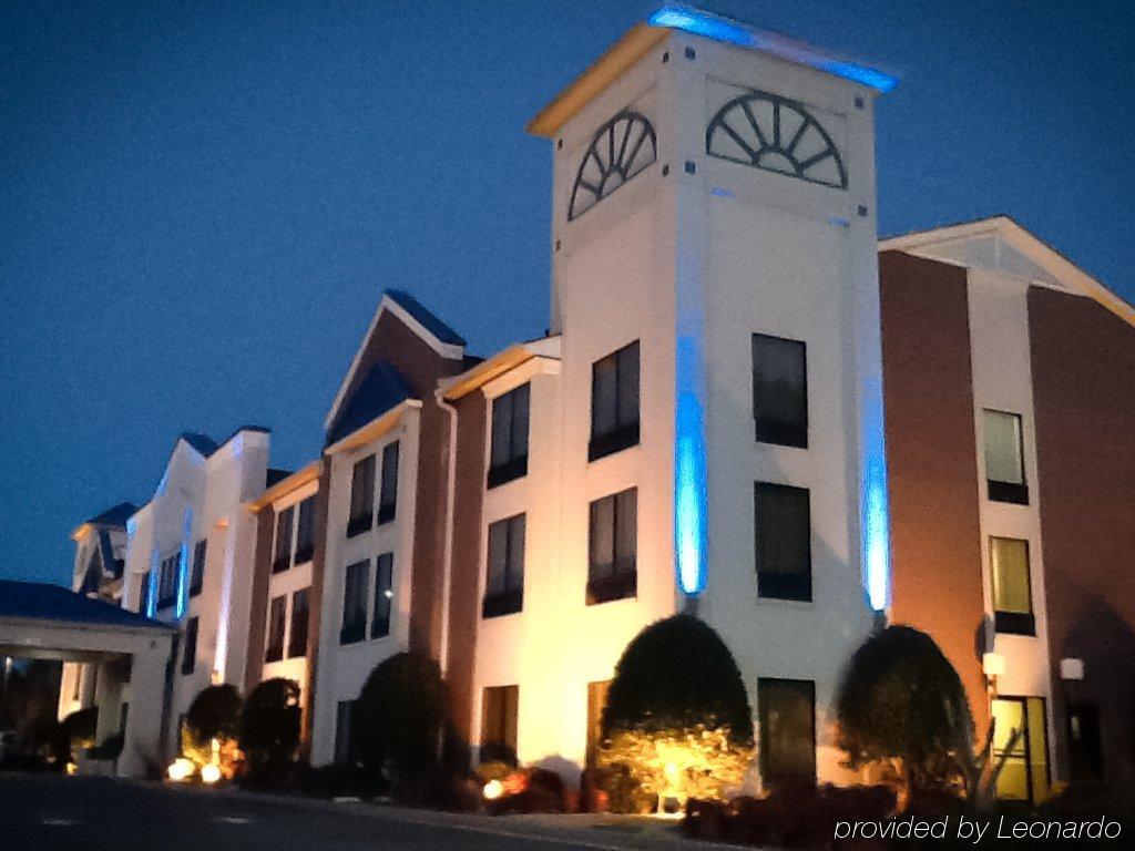 Comfort Inn & Suites Dahlonega University Area Ngoại thất bức ảnh